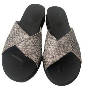 LOGO by Lori Goldstein Grey Snakeskin Leather Jill NWOT Size 7 M